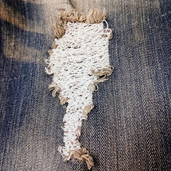 Almost Famous Distressed Jeans Sz 7 Blue Acid Wash Blue Embroidered Pockets Boho - Picture 12 of 16